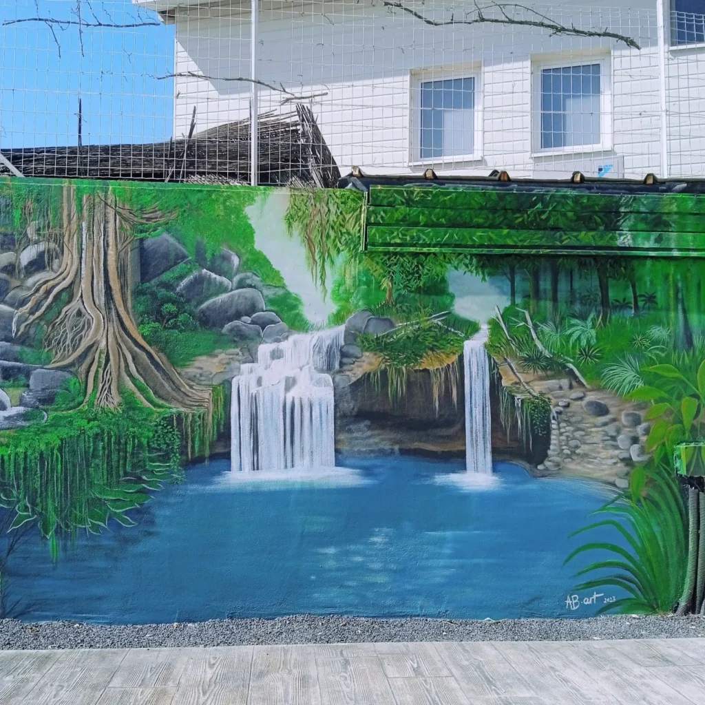 Fresque murale trompe-l’œil paysage cascade et forêt